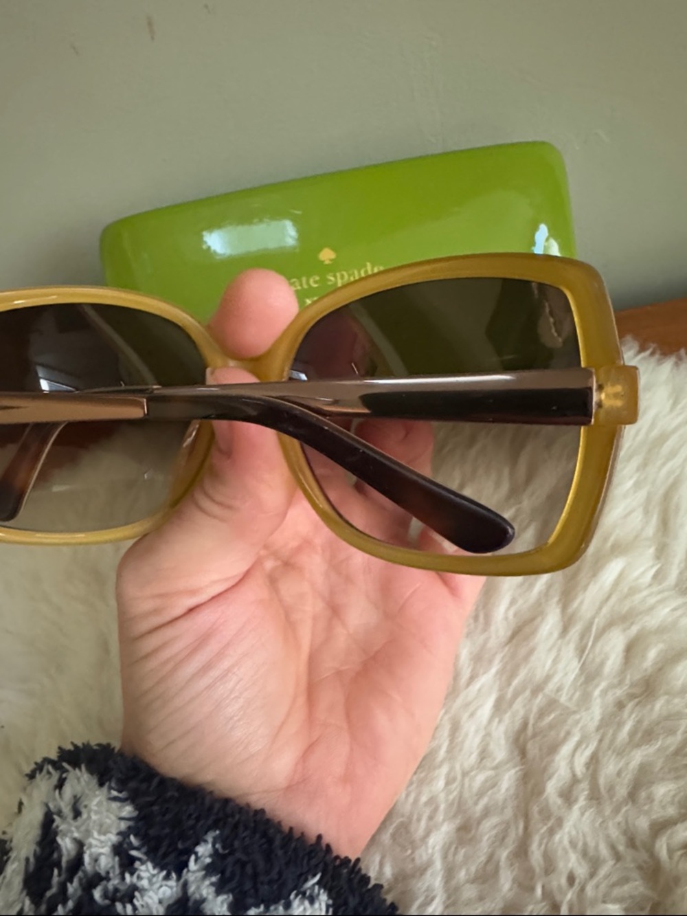 kate spade Oversized Tortoiseshell Sunglasses - Brown Gradient Lenses - Picture 3 of 6
